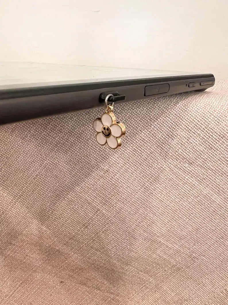 Mini Daisy Kindle Charm | USB-C Dust Plug