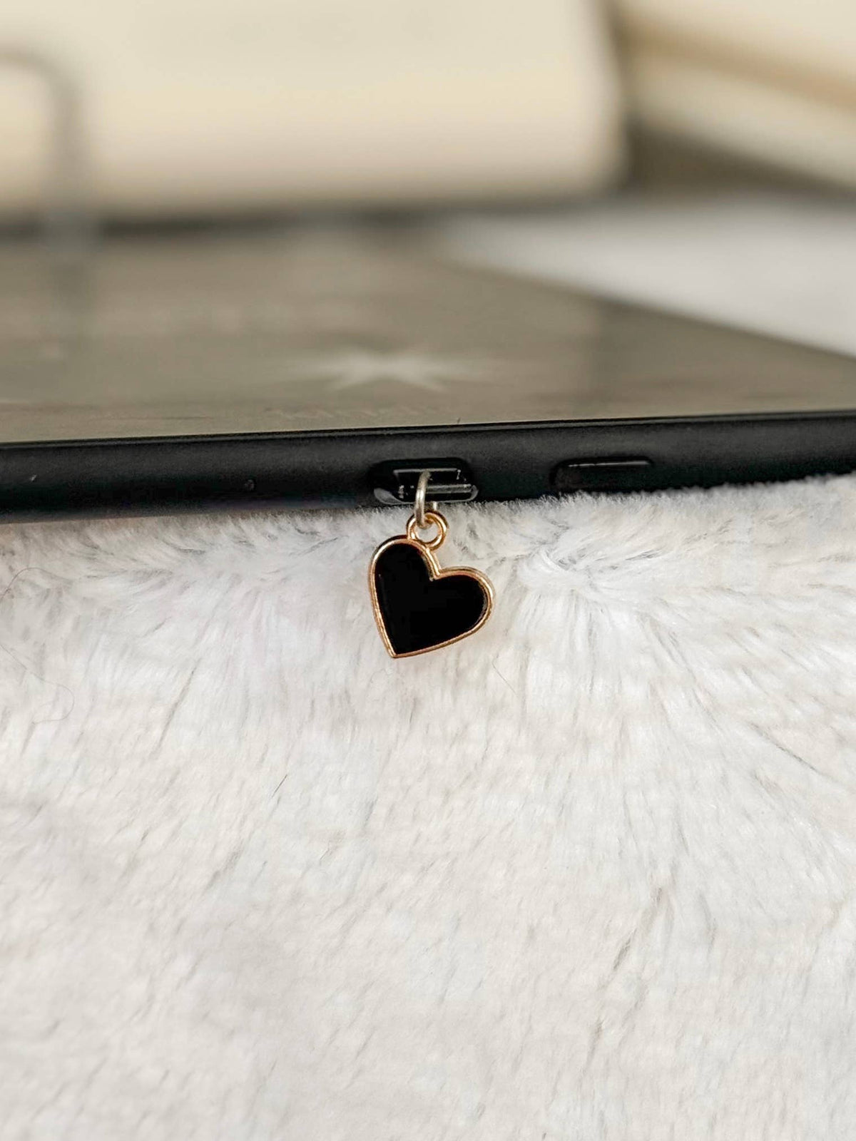 Black Heart Kindle Charm | USB-C Dust Plug
