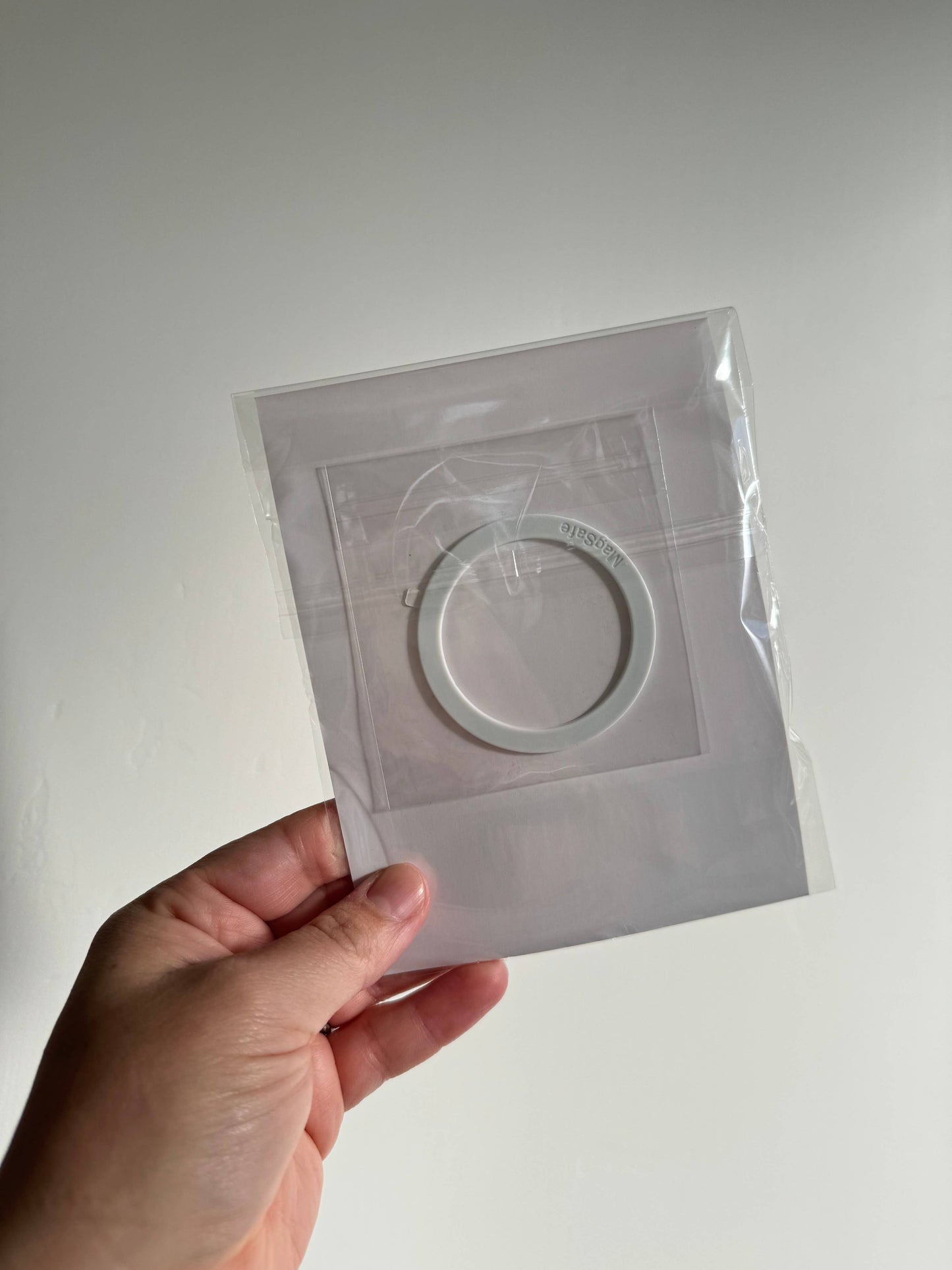 Kindle Girlie - Magnetic Kindle Accessory & Holder